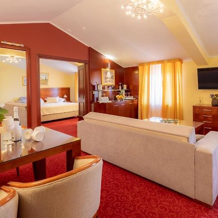 Villa Riva Makarska Bagian luar foto